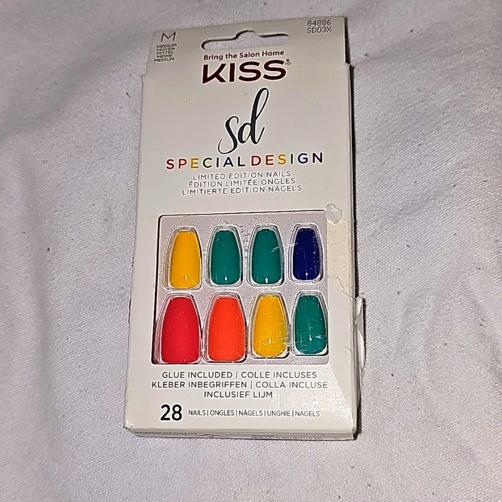 💋 KISS PRESS ON NAILS